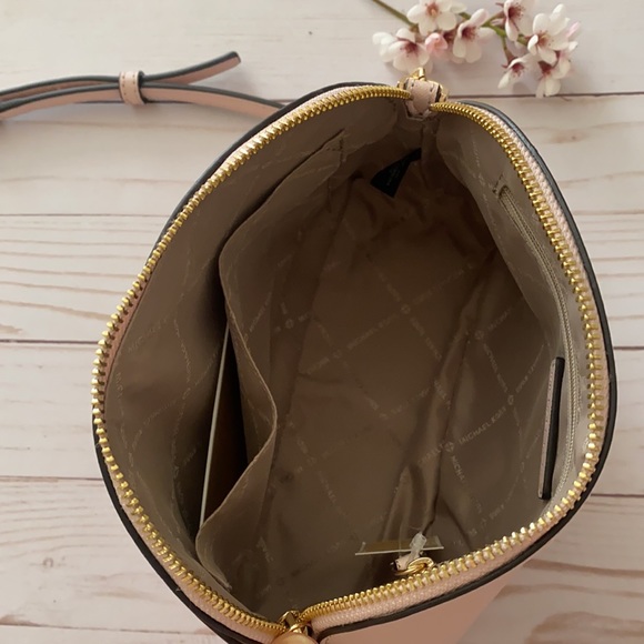 Michael Kors Jet Set Travel MD Dome Crossbody Bag - Picture 7 of 15